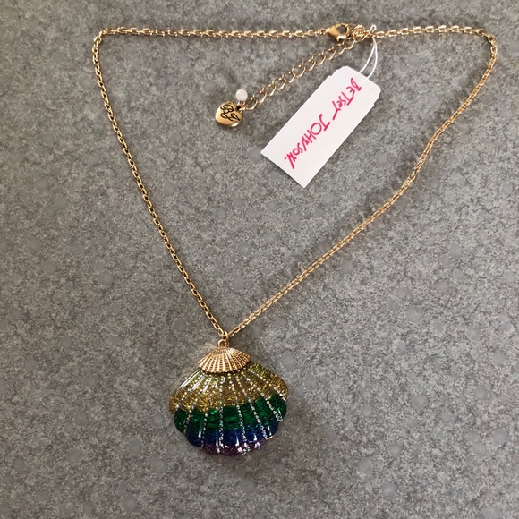 Betsey Johnson Gold Tone Resin Rainbow Seashell Pendant Necklace Glitter Accent - Picture 2 of 12